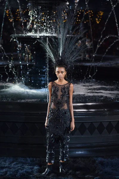 Look 14